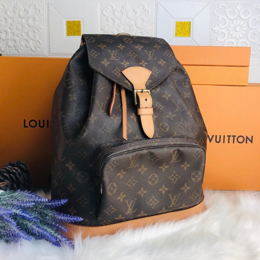 "SOLD"🎁Louis Vuitton Monogram Montsouris GM Backpack 🎈